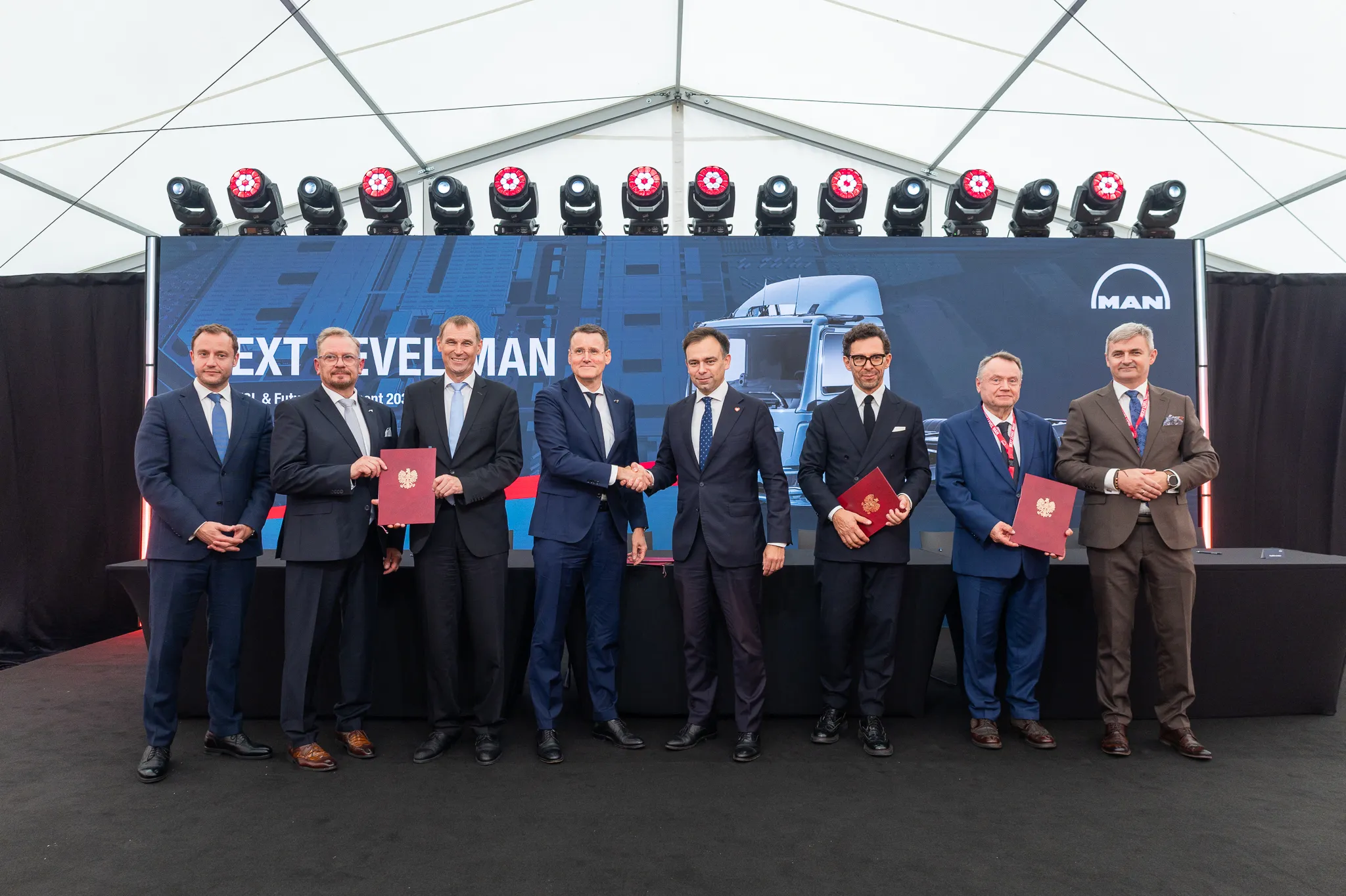 MAN zainwestuje 1,2 mld euro w&nbsp;Niepołomicach. Ruszyła produkcja elektrycznej ciężarówki